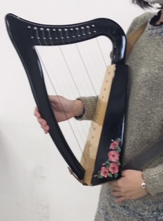 音楽療法で使用するハープは？: ベイビーハープ ＆ 小型ハープを弾こう
